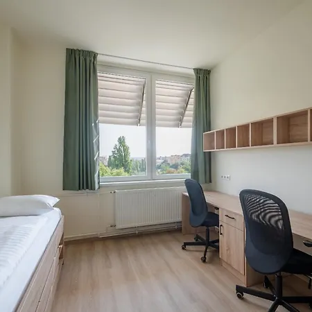 Moricz Student Living Хостел